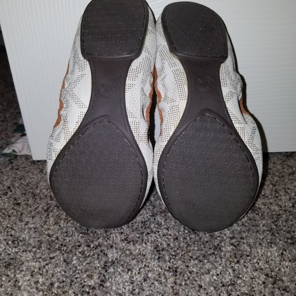 Micheal Kors Bow Flats - Picture 2 of 2